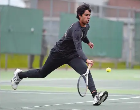  ?? SARAH GORDON/THE DAY ?? East Lyme’s Sujesh Kurumbail reaches down for a return during his 4-6, 7-5, 6-4 win over Stonington’s Sean Bessette in Tuesday’s battle of unbeatens at Stonington. The Vikings won their 50th consecutiv­e match by defeating the Bears 6-1. Visit theday.com to view a photo gallery.