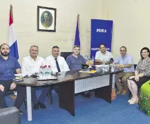  ?? ?? Miembros titulares y suplentes del Tribunal de Conducta del PLRA reunidos ayer en la sede partidaria.