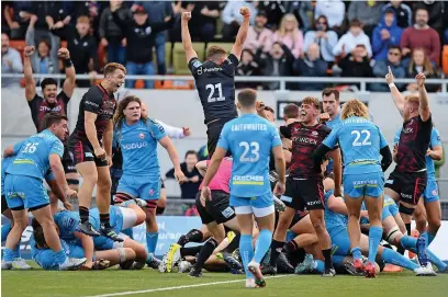  ?? Pictures: Shaun Botterill/ Getty Images ?? Saracens players celebrate the last-minute try scored by Tom Woolstencr­oft that sealed their win over Gloucester