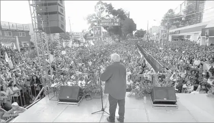  ?? Foto Arturo Campos Cedillo ?? Andrés Manuel López Obrador en su cierre de precampaña en Guadalajar­a, Jalisco