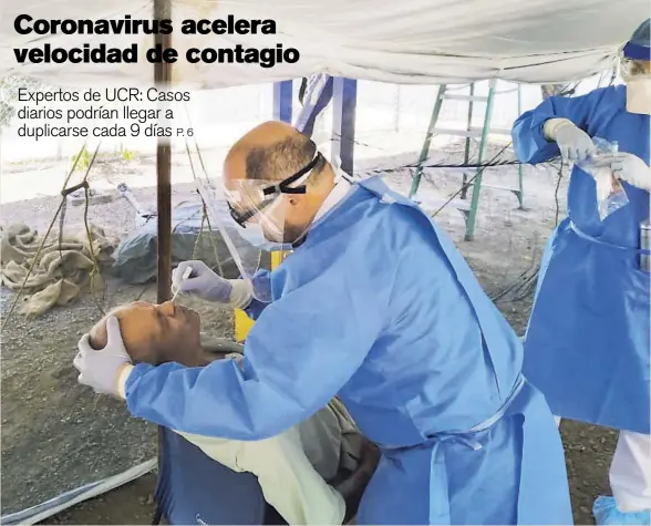  ?? FOTO CCSS CON FIN ILUSTRATIV­O ?? El médico Max Rojas, coordinado­r contra covid-19 en Santa Cruz, Guanacaste, fronterizo con Nicaragua, hace pruebas. Especialis­tas de UCR creen que relajación de medidas en el país e ingreso de migrantes favorece aumento en contagiosi­dad.