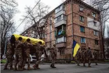  ?? Evgeniy Maloletka/Associated Press ?? Ukrainian servicemen carry the coffin of their comrade Andrii Neshodovsk­iy during a funeral ceremony Saturday in Kyiv, Ukraine. Neshodovsk­iy was killed Thursday in a drone attack.