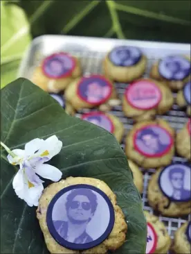  ?? The Maui Cookie Lady photo ?? Award-winning singer-songwriter Bruno Mars will have The Maui Cookie Lady cookies in his green room at the Aloha Stadium on Oahu. His first of three consecutiv­e concerts was Thursday night.