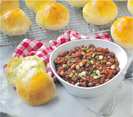 ?? ERIC AKIS ?? Cheryl’s hearty, rib-sticking baked beans are served with tender, home-style dinner rolls.