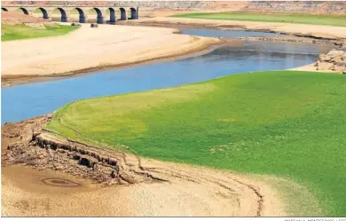  ?? MARIAN A. MONTESINOS / EFE ?? Embalse de Ricobayo sobre el río Esla, gestionado por Iberdrola.