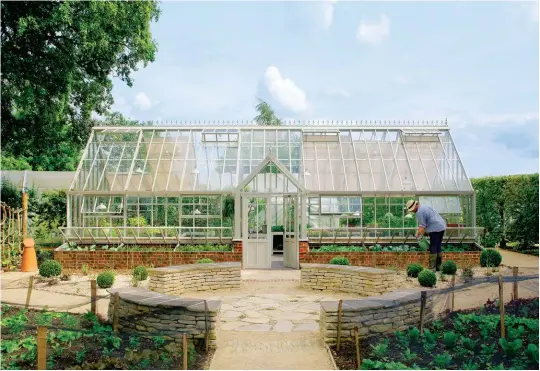  ?? ?? Above Hartley Botanic’s Victorian Grand Manor Glasshouse, here at Le Manoir aux Quat’Saisons in Oxfordshir­e, is a timeless, elegant centrepiec­e for any garden.