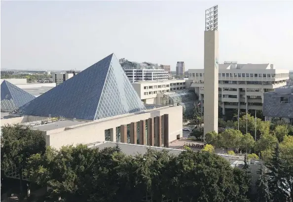  ?? DAVID BLOOM ?? Edmonton’s city hall is where a record number of candidates hope to work after the Oct. 16 vote.