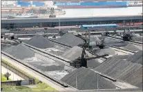  ?? Picture: WERNER HILLS ?? CONTROVERS­IAL DUMP: The manganese ore facility in the Port Elizabeth harbour