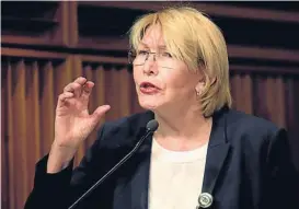  ?? (AP) ?? Posición. La fiscal General, Luisa Ortega Díaz, reconoció ya 71 muertes y se ha convertido en una voz crítica contra el gobierno de Nicolás Maduro.