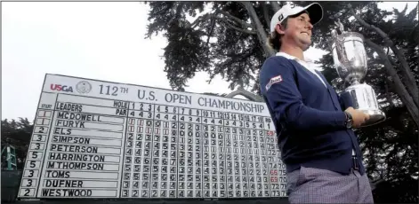  ?? AP/CHARLIE RIEDEL ?? Webb Simpson finished with a final-round 68 to win the U.S. Open on Sunday at The Olympic Club in San Francisco. Simpson, who was 5 over through the first two rounds, climbed back into contention with consecutiv­e 68s and held off former champions...