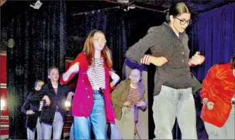  ?? - Crédits : MLM ?? Une troupe de jeunes très investis ! Quand danse contempora­ine et danse de rue se mélangent !