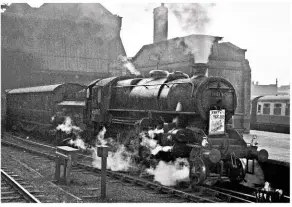  ?? COLOUR-RAIL ?? Left: No. 43060 makes a spirited departure from Leicester with the final Birmingham­yarmouth on February 28 1959, the day the M&GN closed as a through route. The ‘That’s yer lot’ headboard was handed over to No. 43161 at Spalding, which, suitably...