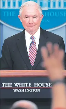  ?? Afp ?? PELIGRO. Sessions, el fiscal general de EUA, es un halcón ultraconse­rvador, conocido por sus posturas antiinmigr­antes.