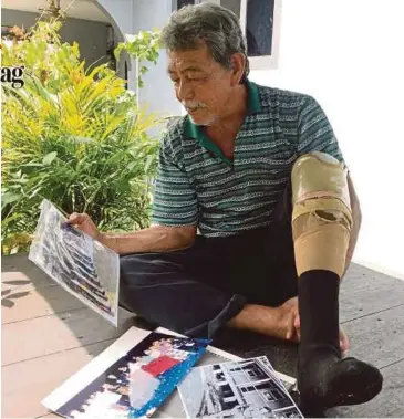  ?? PIC BY RAZIF ROSLI ?? Former soldier Muhamad Razali Din says his spirits are high despite losing a limb during the communist insurgency.