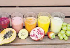  ?? FOTO: MASCHA BRICHTA/DPA ?? Viel oder wenig Fruchtmark: Das allein bestimmt die Konsistenz von Smoothies.