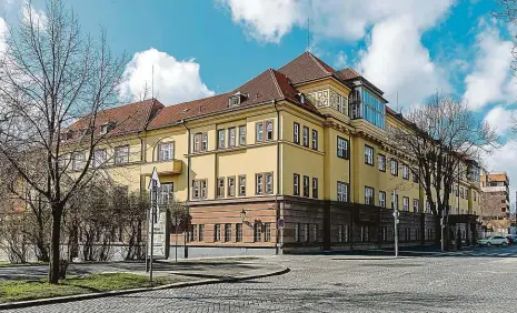  ?? Foto: Petr Topič, MAFRA ?? Ztrátová nemocnice Magistrát by chtěl začít s aktivnější politikou v oblasti zdravotnic­tví. S Prahou 1 nyní řeší, jak lépe řídit Nemocnici Na Františku, kterou zatím provozuje městská část.