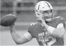  ?? AP PHOTO ?? AFC quarterbac­k Andrew Luck, of the Indianapol­is Colts, warms up before the Pro Bowl game against the NFC in Orlando, Fla., on Jan. 27.