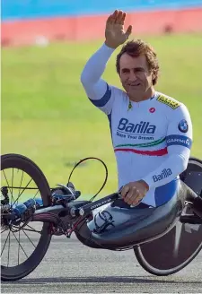  ?? (Epa) ?? Campione Alex Zanardi, 53 anni, quattro ori olimpici nel paraciclis­mo