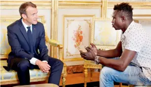  ?? AFP ?? French President Emmanuel Macron speaks with Mamoudou Gassama at the presidenti­al Elysee Palace in Paris on Monday. —