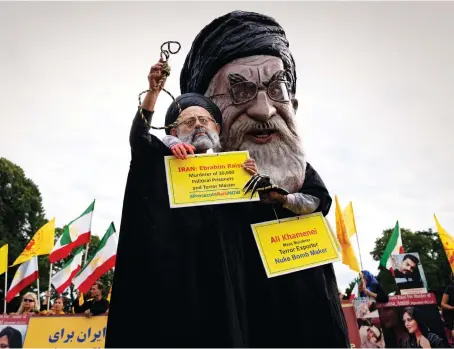  ?? AFP ?? The Iranian diaspora have supported protests against the Tehran regime in cities around the world, including Washington, D.C., above, and Athens, bottom.