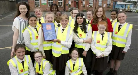  ??  ?? Castletown Girls School accepting their award and classroom pack of tablets from Lisa McGrenra, Road Safety Promotion Officer, RSA