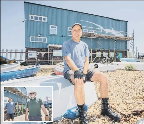  ?? Picture: Habibur Rahman ?? WORK OF ART Street artist ATM – Mark Anthony – in front of the mural at the Langstone Harbour Office in Ferry Road, Hayling Island, and inset, Mark Anthony (ATM) and Dr Tim Ferrero from the Secrets of the Solent project