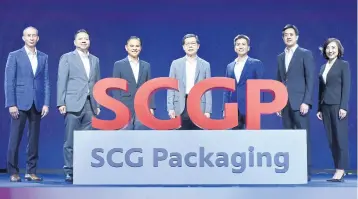  ??  ?? Mr Wichan, third left, says SCGP aims to expand its business in Asean in the future.
