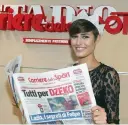  ?? BARTOLETTI ?? ... e mentre sfoglia il nostro giornale