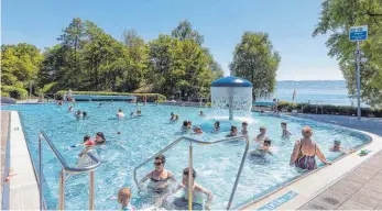  ?? ARCHIVFOTO: CF ?? Das Aquamarin in Wasserburg eröffnet an diesem Freitag als erstes Freibad am bayerische­n Bodensee die Badesaison.