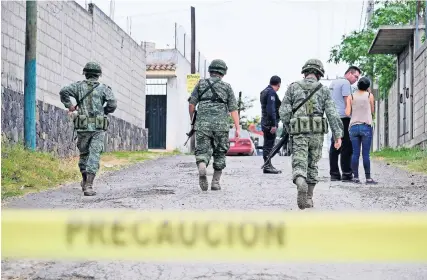  ??  ?? En marzo de 2017, se realizó una de las últimas movilizaci­ones para la detención de El Carrete en Amacuzac, de donde logró huir.