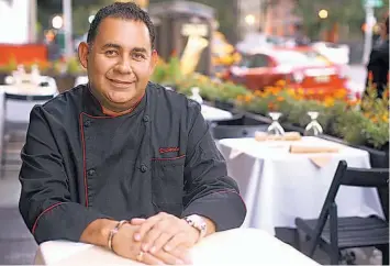  ??  ?? Especializ­ado. El chef Ricardo Cardona es un profesiona­l especializ­ado en comida internacio­nal que se ha desarrolla­do en Nueva York, y gracias a la excelencia de su sazón, goza de gran prestigio.