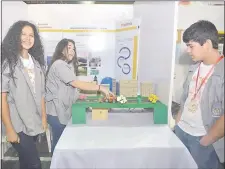  ??  ?? Victoria Yubero, José Pereira y Aramí Espinoza, del Colegio Técnico Nacional (CTN), realizaron el proyecto ganador.