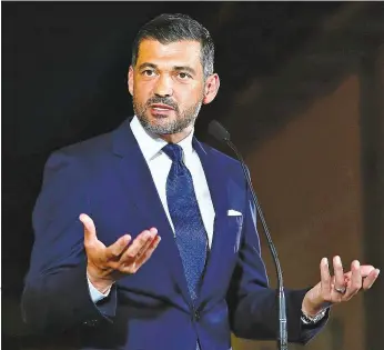  ??  ?? Sérgio Conceição exige uma pré-temporada forte