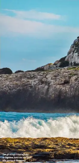  ??  ?? Tra gli scogli frastaglia­ti di Ognina, baia dei surfisti alle porte di Siracusa.