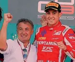  ??  ?? Jean Alesi, 54 anni e il figlio Giuliano, 18 PELLEGRINI