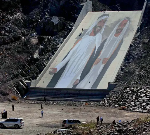  ?? Photos by Leslie Pableo ?? The 80m x 30m mural portraying the UAE’s founding fathers, Sheikh Zayed and Sheikh Rashid, along the Hatta Dam was unveiled on Sunday. —