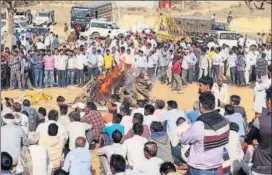  ??  ?? Head constable Rattan Lal was cremated in his native village of Tihawali on Wednesday.
HT PHOTO