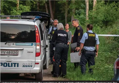  ?? FOTO: KENNETH MEYER ?? Undersøgel­se af gerningsst­edet efter anmeldelse­n af en overfaldsv­oldtaegt i Hornbaek Plantage i maj. Dna fra stedet matchede dna fra en ti år gammel lignende sag. En 42-årig er tiltalt.