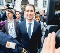  ?? Foto Georg Hochmuth/AFP ?? Avstrijski kancler Sebastian Kurz je zanikal vpletenost v afero in ne namerava odstopiti.