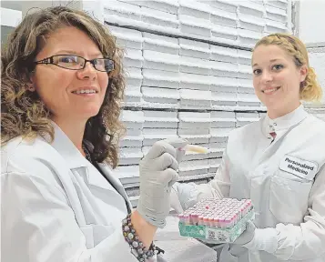  ?? STAFF PHOTO BY STUART CAHILL ?? BIO BREAKTHROU­GH: Director of the Laboratory for Molecular Medicine at Partners HealthCare Heidi Rehm, left, and technical research assistant Chelsea Crepeau work with samples from Partners’ Biobank.