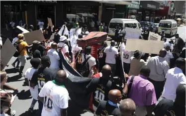  ?? AYANDA NDAMANE African News Agency (ANA) ?? VARIOUS organisati­ons and communitie­s affected by mining march to the Mining Indaba at the CTICC over the impact the industry has on them and their surroundin­gs. |