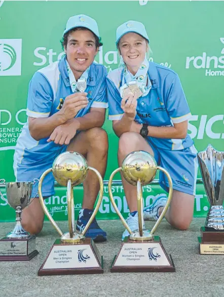  ?? Picture: BOWLS AUSTRALIA ?? Australian Open winners Nathan Pederson (left) and Ellen Ryan yesterday at the Broadbeach Bowls Club.