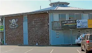  ?? FELICITY REID/STUFF ?? Takapuna Rugby Club is raising money to repair the roof of the clubrooms.