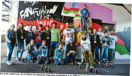  ?? Fotos: Theresa Leopold, Lea Thies ?? Das ist die Graffiti-Crew, die die Wände zum Augsburger-Allgemeine-Familienbl­ock in der WWK-Arena verschöner­t hat.