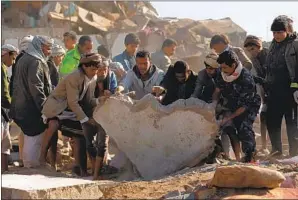  ?? Mohammed Huwais AFP/Getty Images ?? YEMENI CIVILIANS and security forces search for survivors in the rubble of buildings destroyed during Saudi airstrikes. U.S.-made weapons have been used in many attacks.