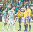  ?? /Fotos:Omar Ramírez ?? LO NEGRO. Dos jugadas sobre el final resultaron ser las más polémicas de todo el encuentro.