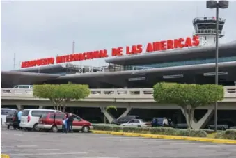  ?? ARCHIVO ?? ↑ Aeropuerto Internacio­nal de las Américas, uno de los seis concesiona­dos a Aerodom.