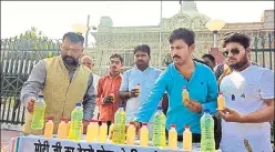  ?? HT PHOTO ?? Congress workers selling fuel to commuters at subsidised rates near Vidhan Bhawan on Sunday.