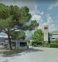  ??  ?? In agitazione La sede di Sile Caldaie, a Casier. L’azienda impiega 47 persone, ma scenderà a 30 in attesa del rilancio. La produzione non è mai cessata