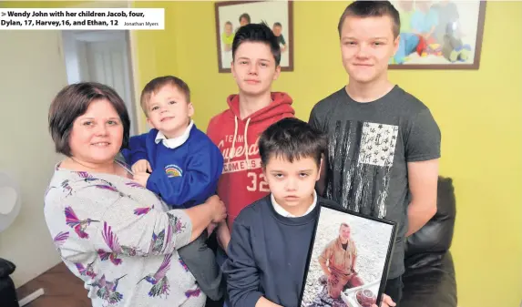  ?? Jonathan Myers ?? > Wendy John with her children Jacob, four, Dylan, 17, Harvey,16, and Ethan, 12
